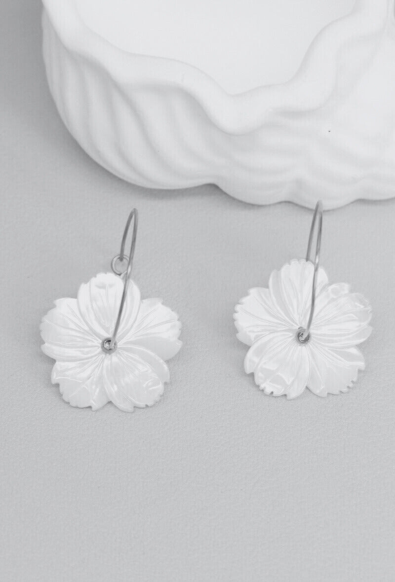Boucles d'oreille fleur en nacre et acier inoxydable KYOTO