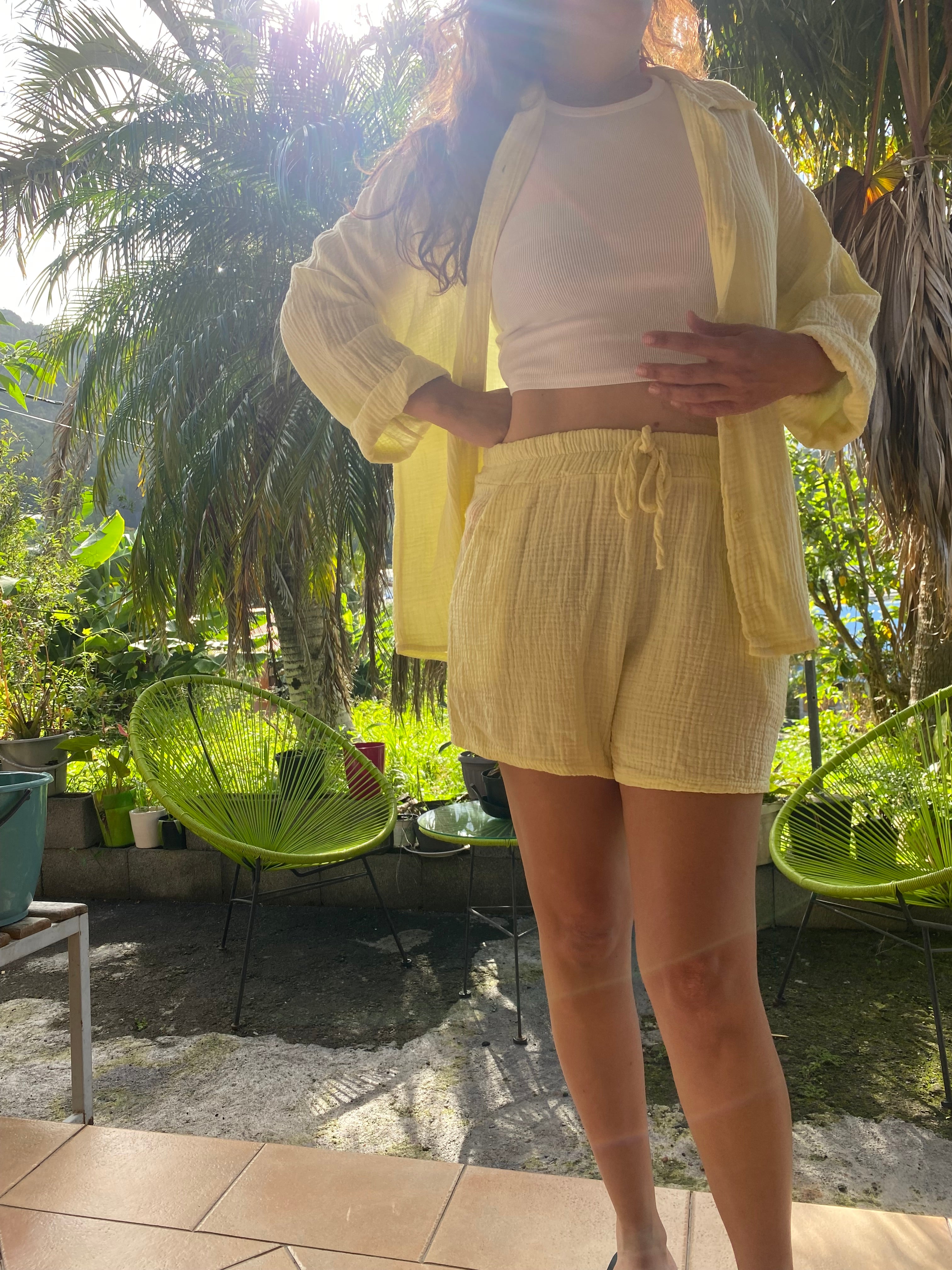 Ensemble chemise et short gaze de coton jaune clair