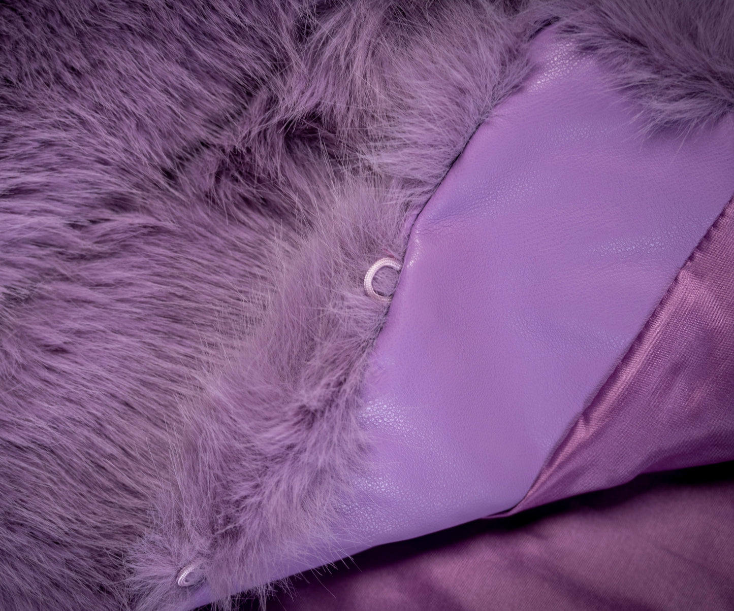 Details matière veste fausse fourrure lilas femme 