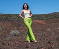 Pantalon femme habillé taille haute avec bas évasé couleur vert fluo