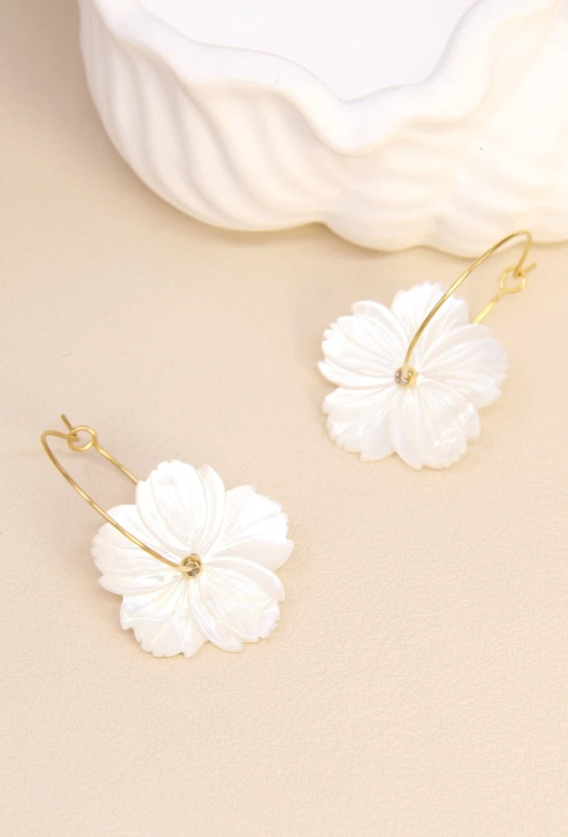 Boucles d'oreille fleur en nacre et acier inoxydable KYOTO