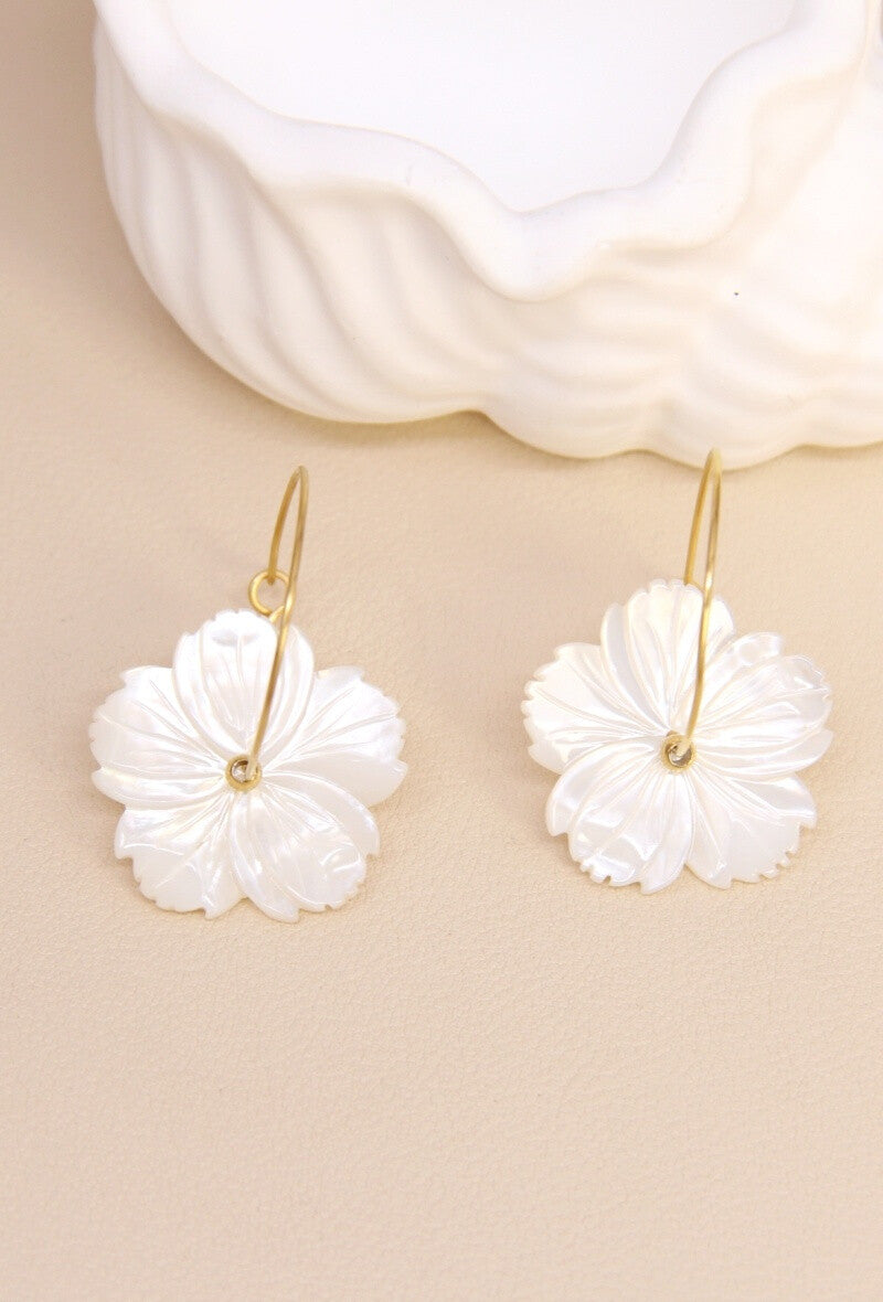 Boucles d'oreille fleur en nacre et acier inoxydable KYOTO