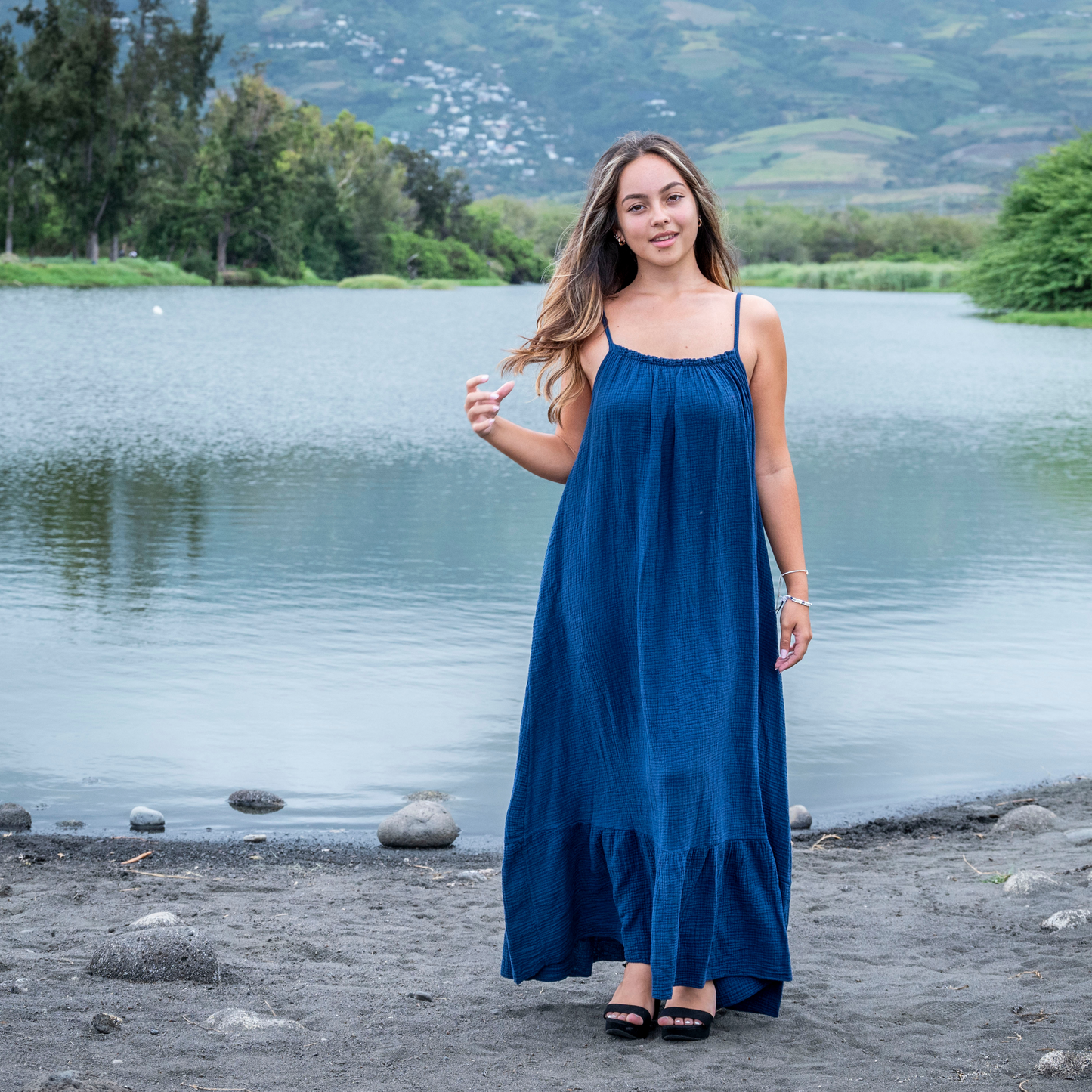 robe longue gaze de coton bleu marine fines bretelles à la Réunion 974