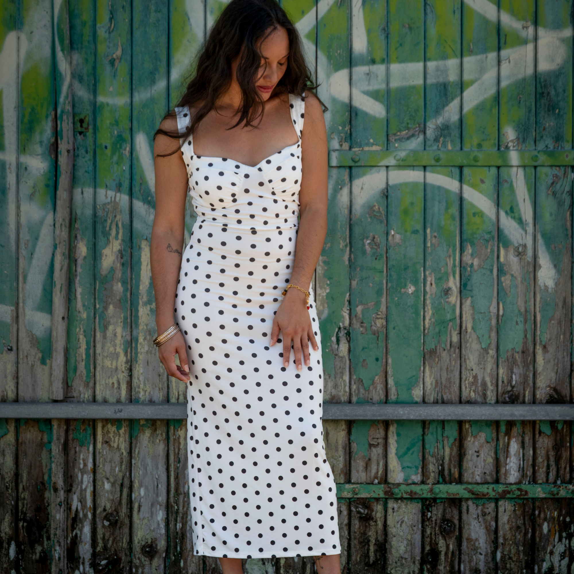 Robe Longue Robe A Pois Blanche Robe Longue à Pois THÉA – Alunaé Shop